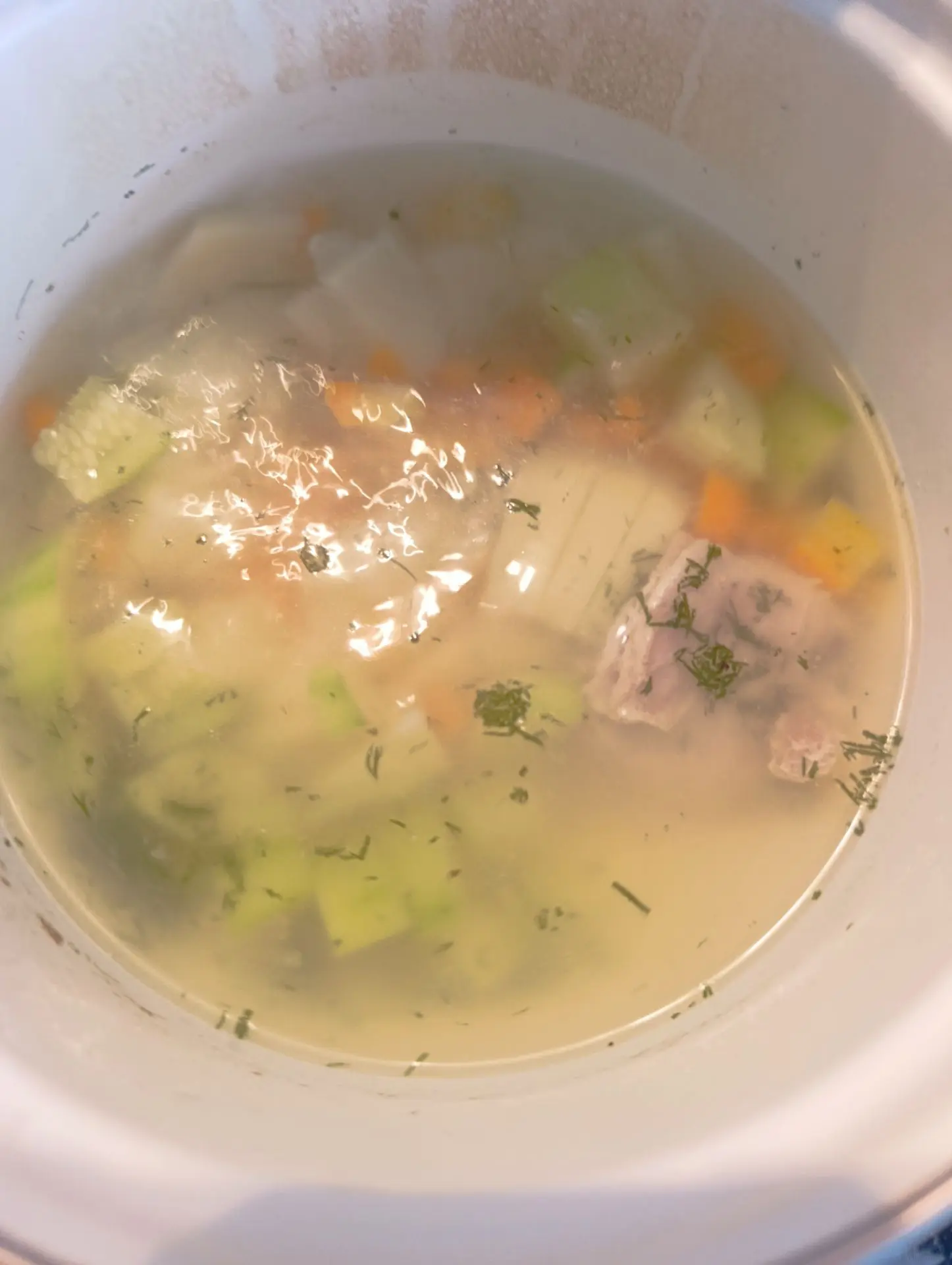 Сегодня варили супчик из кролика, даже без соли он очень вкусный, но гурману не понрави...