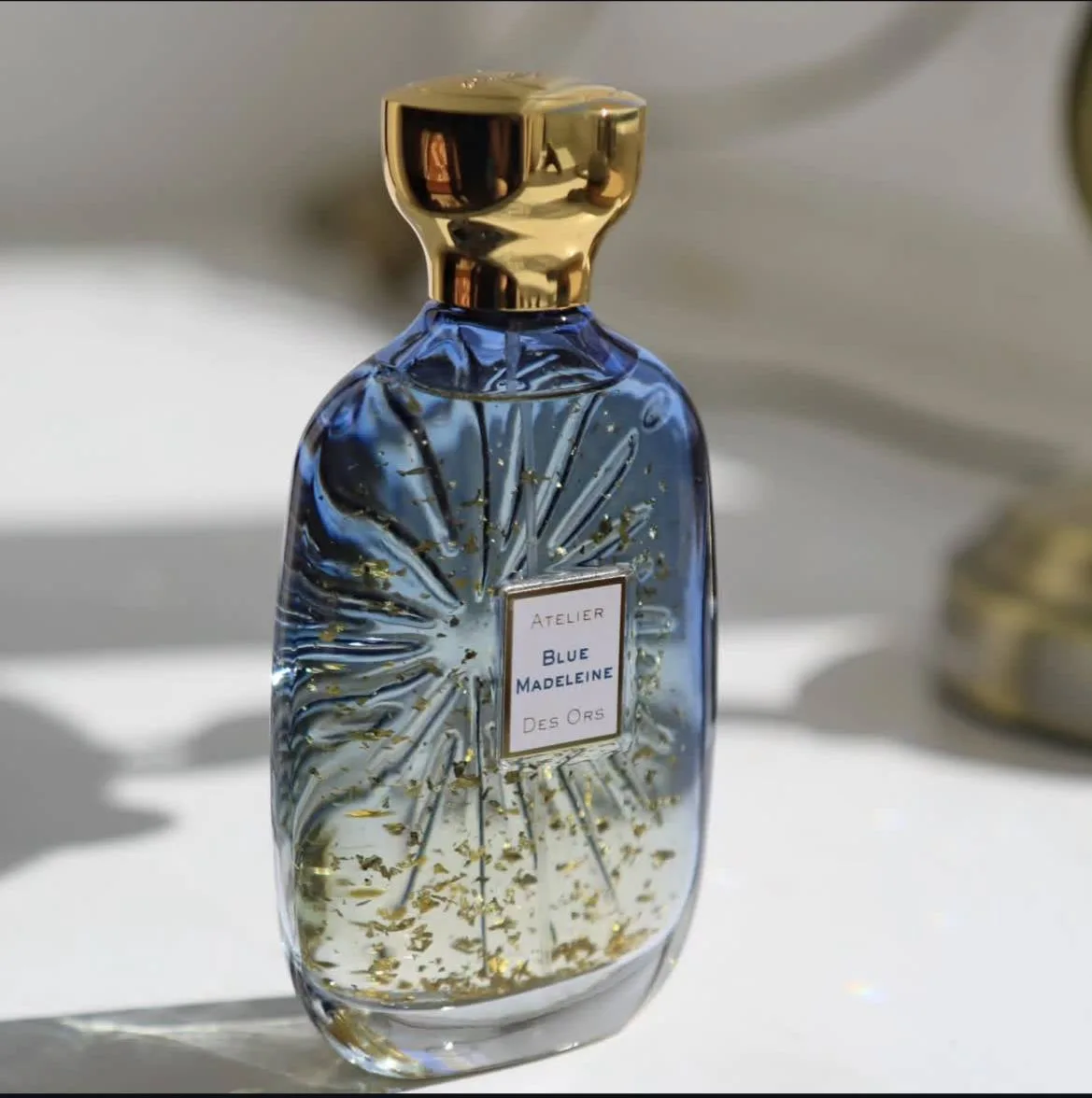 Atelier des Ors Blue Madeleine хранит воспоминания о свежеиспеченном французском печень...