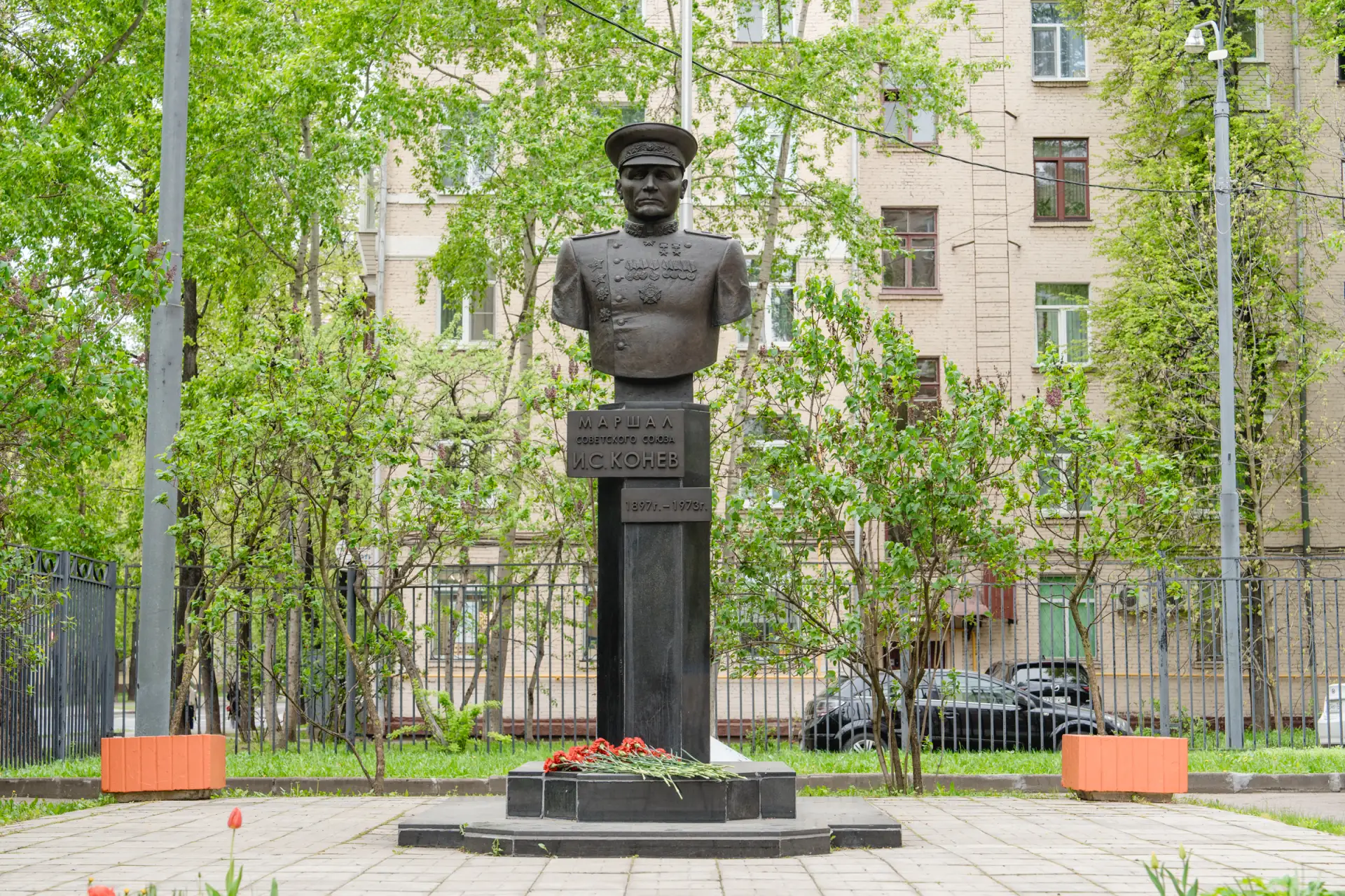 📆 История Победы рядом с нами  День за днем мы спешим в школу по знакомым улицам. Но в преддверии 9 