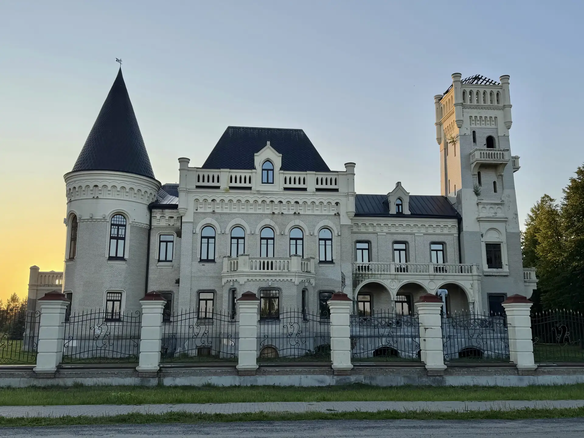 Внутри меня не гаснет тихий свет…