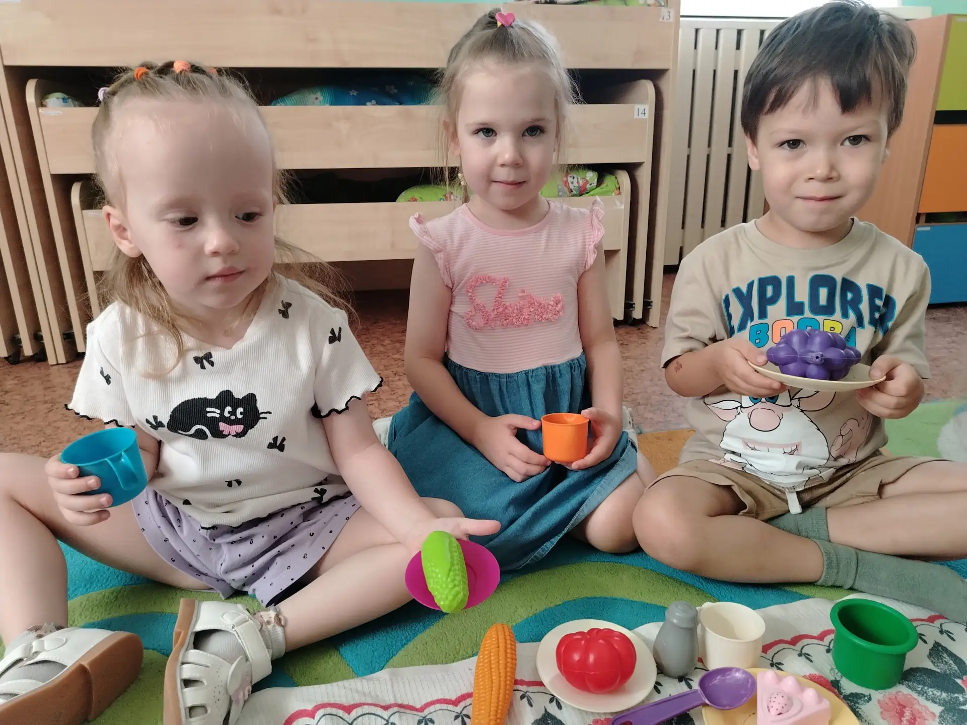 У нас в саду можно почти всё! Ну, не буквально всё-всё, конечно!  Шоколадный фонтан пока не разрешаю