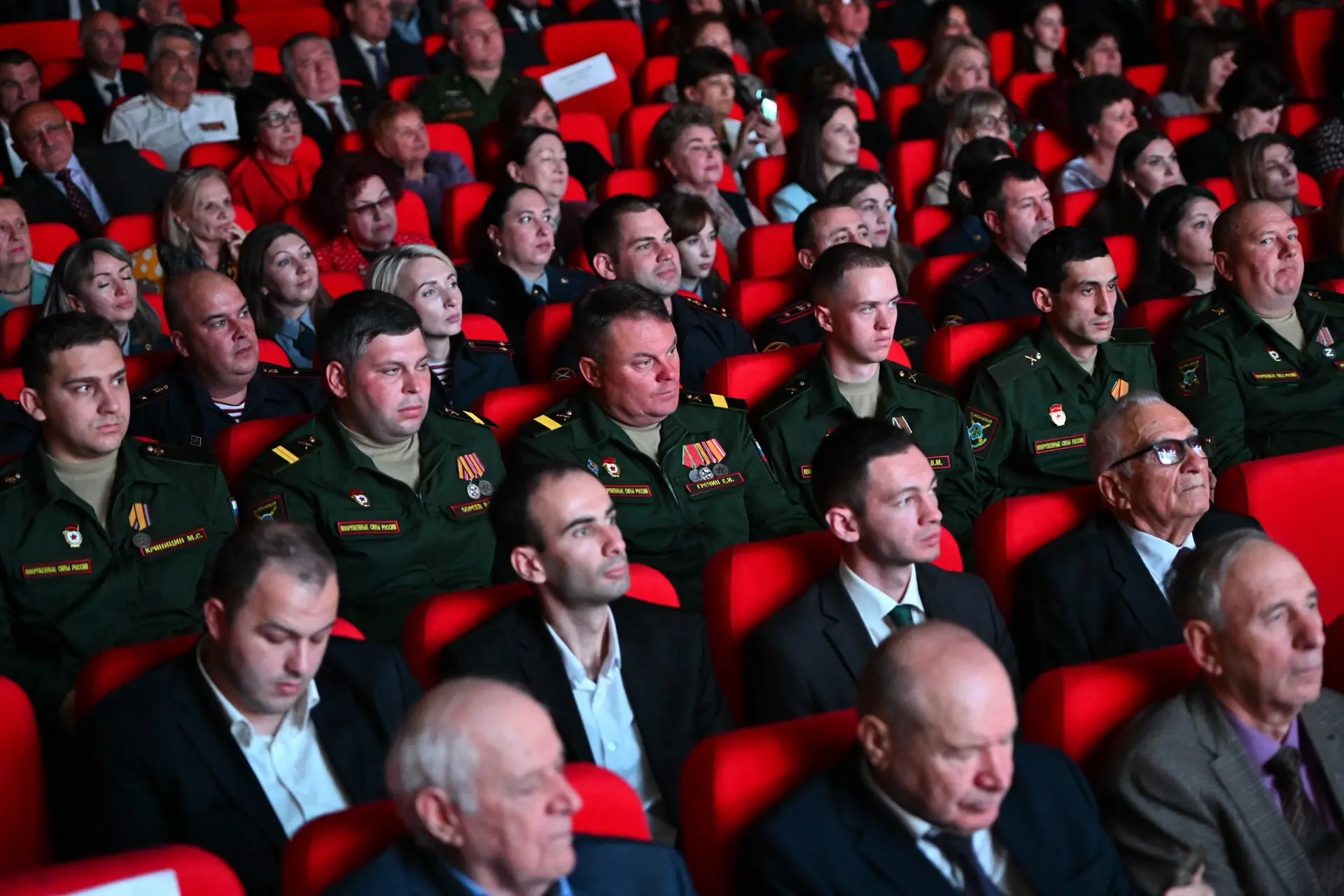 В ходе выступления ещё раз поблагодарил всех волонтёров, предпринимателей, общественные...