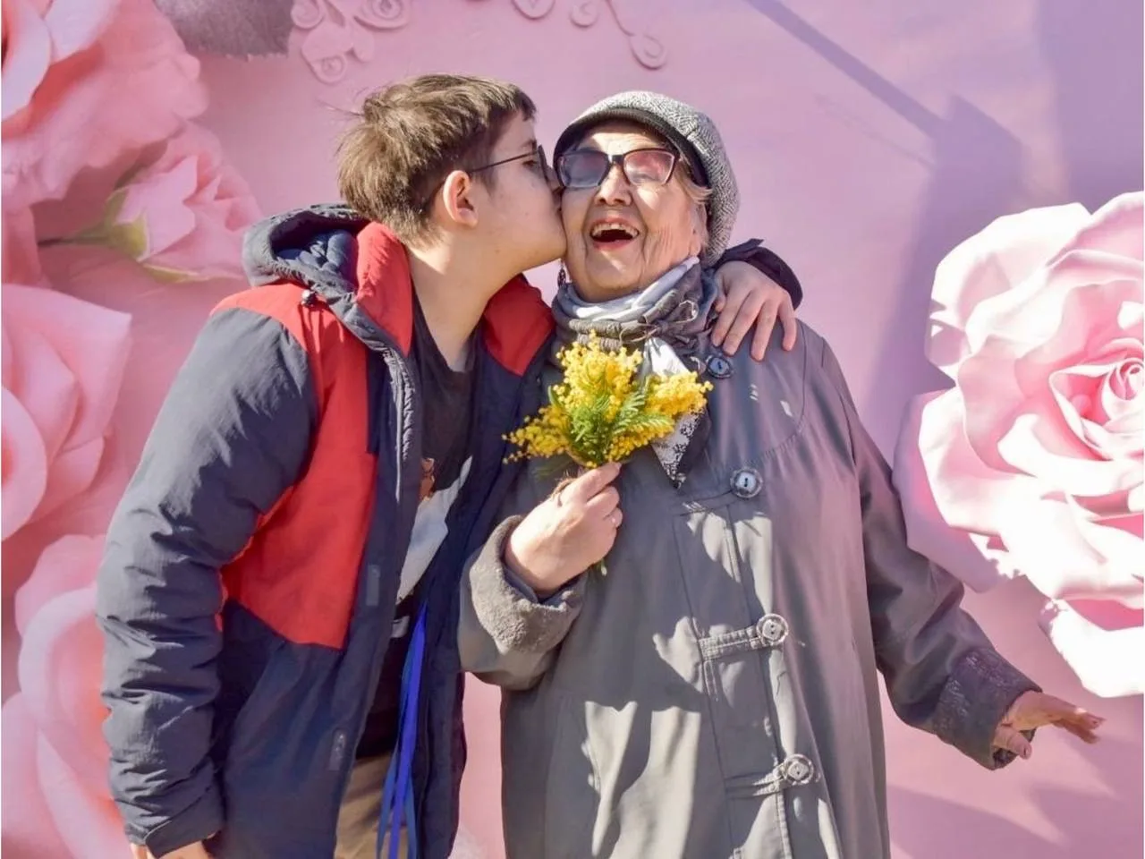 Дорогие женщины, поздравляю вас с 8 Марта! 🌼  Сегодня ваш день, и я хотел бы выразить искренние слов
