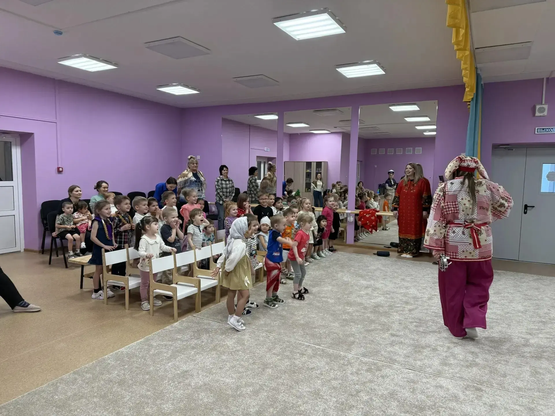 Вот и в нашем детском саду 14 января  прошли "Святочные Колядки" . С гостевым визитом и...