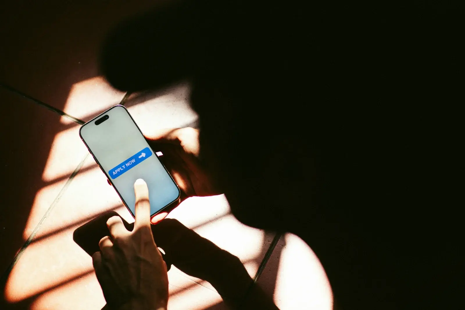 📱 Россияне верят, что случайное касание по уведомлению способно лишить денег

Многие боятся, что од