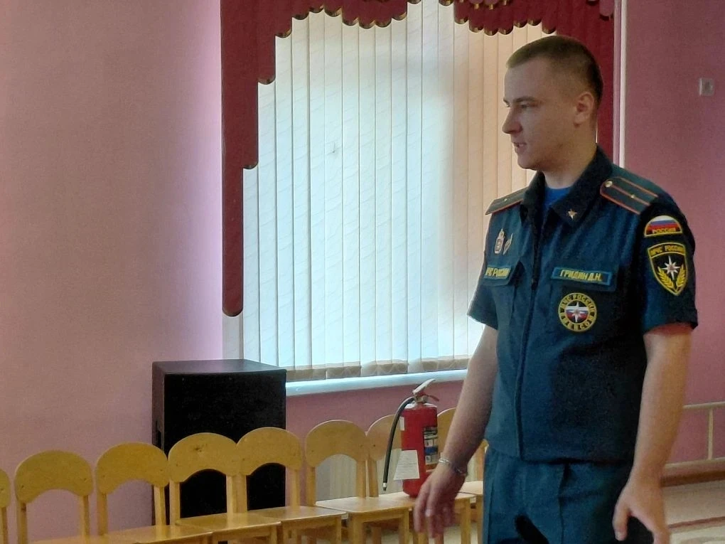 Сегодня государственный инспектор по пожарному надзору,
младший лейтенант внутренней службы Гридин Д