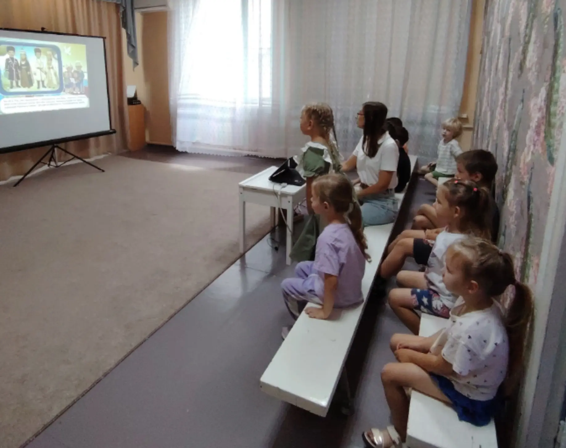 В группе "Звёздочки" прошло познавательное занятие, посвященное Году единства народов Р...