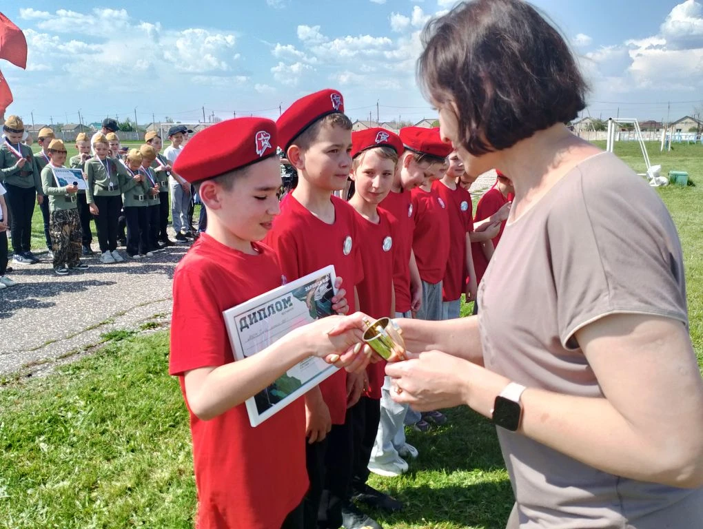 🇷🇺 Наши «Орлята» — лучшие! Победа в «Зарничке 2.0» 🎉  📆 Сегодня, 7 мая 2026 года, на центральном ста