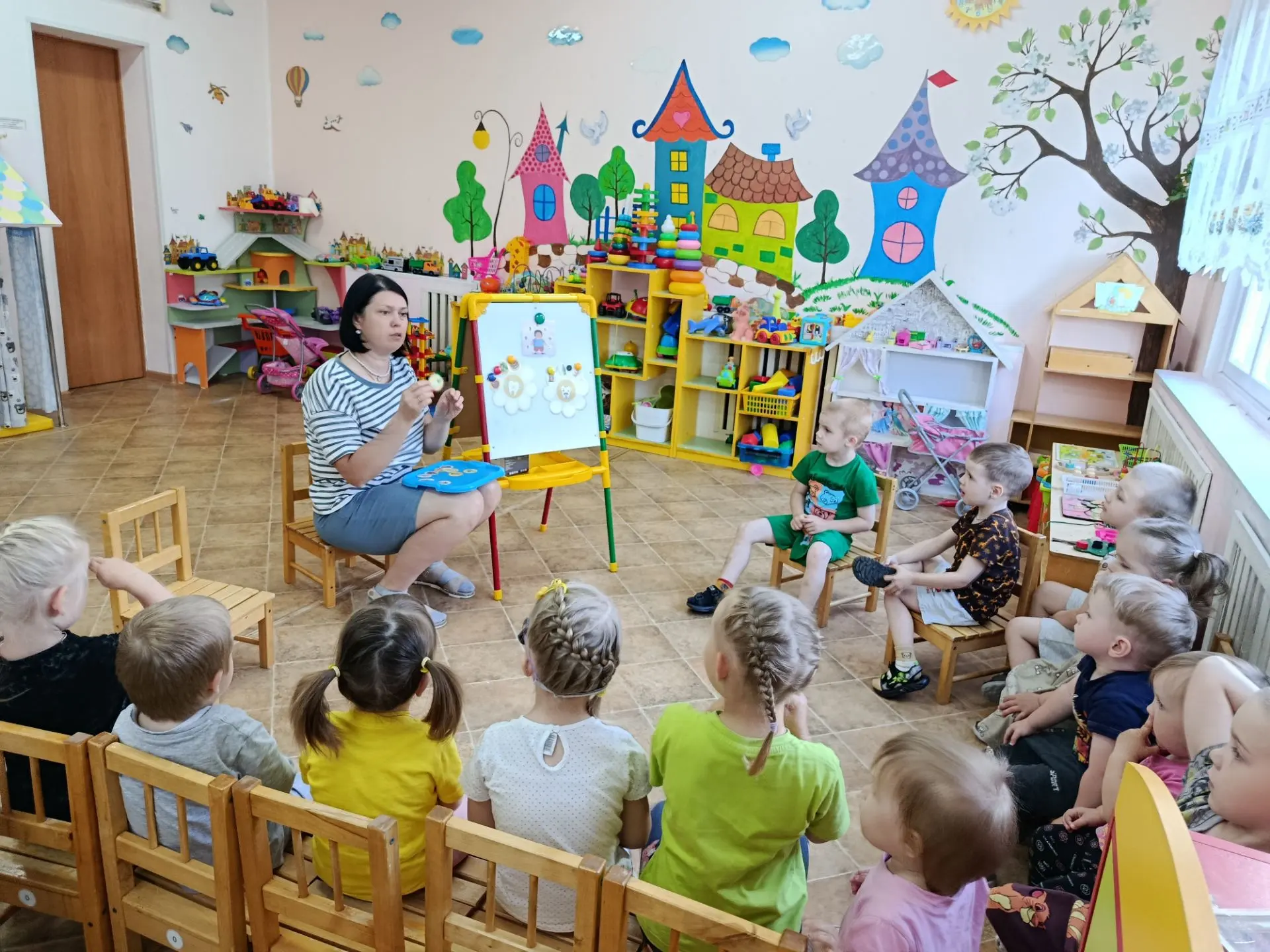 🍎 «Полезные и вредные продукты»: как мы учимся заботиться о здоровье!

В младшей группе «Солнышко» 