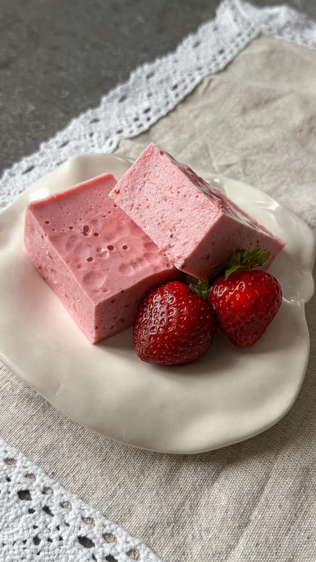Девочки, делюсь рецептом вкуснейшего пп-десерта всего из 3 ингредиентов 😍👌🏼🍓

Берём:
﻿﻿▫️Греческ