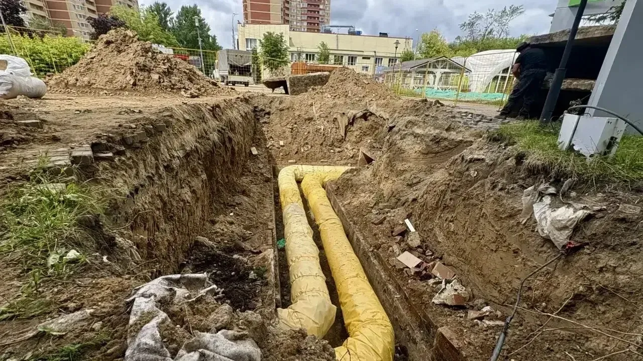 Селятино 
На площади у ДК «Мечта» в Селятине меняют 340 метров теплотрассы!

В поселке Селятино на п