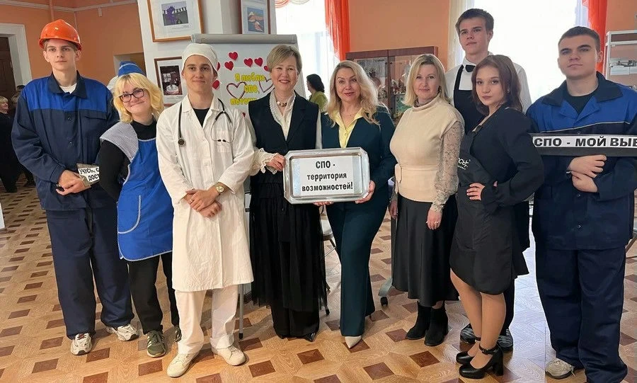 В Орле наградили педагогов, которые трудятся в системе среднего профессионального образ...