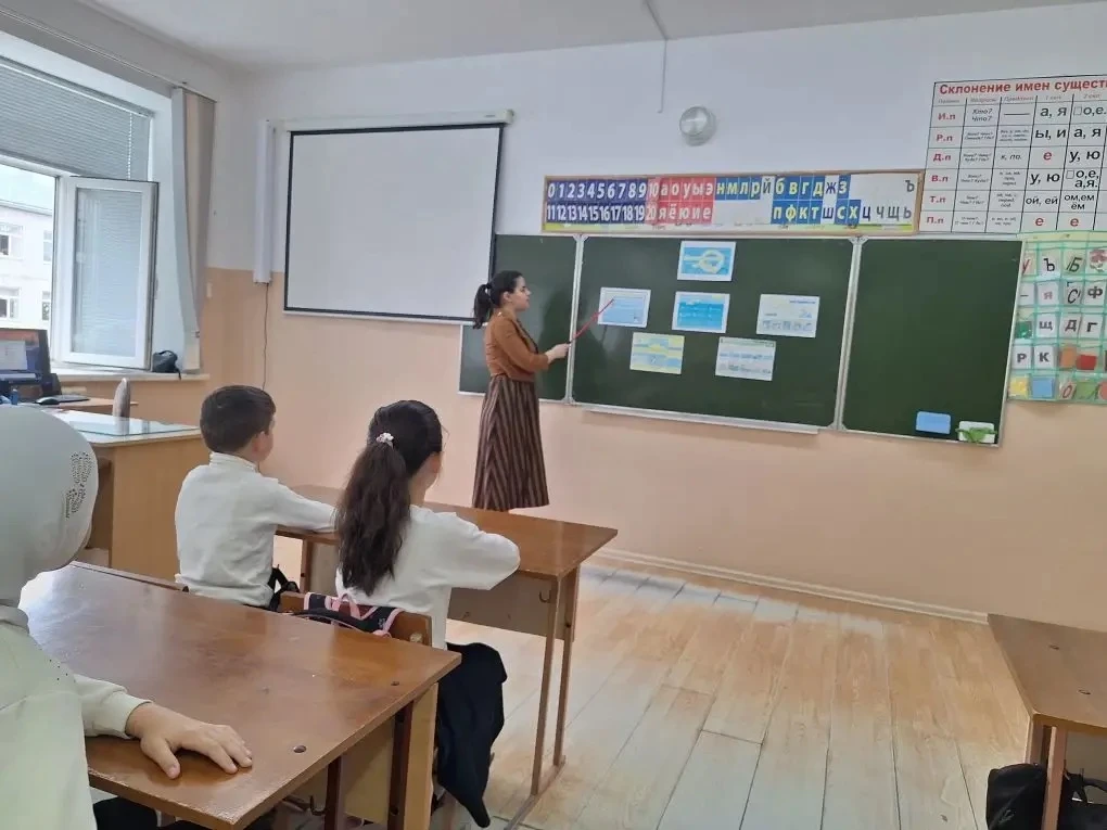 В рамках профилактических мероприятий по безопасности на водоёмах в начальных классах прошёл важный 