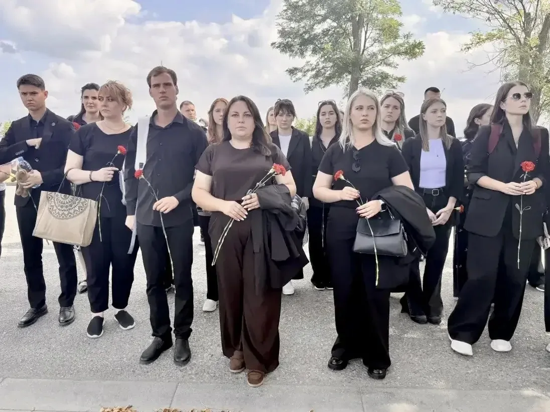 🗓 В День солидарности в борьбе с терроризмом делегация Молодёжного совета при Министер...