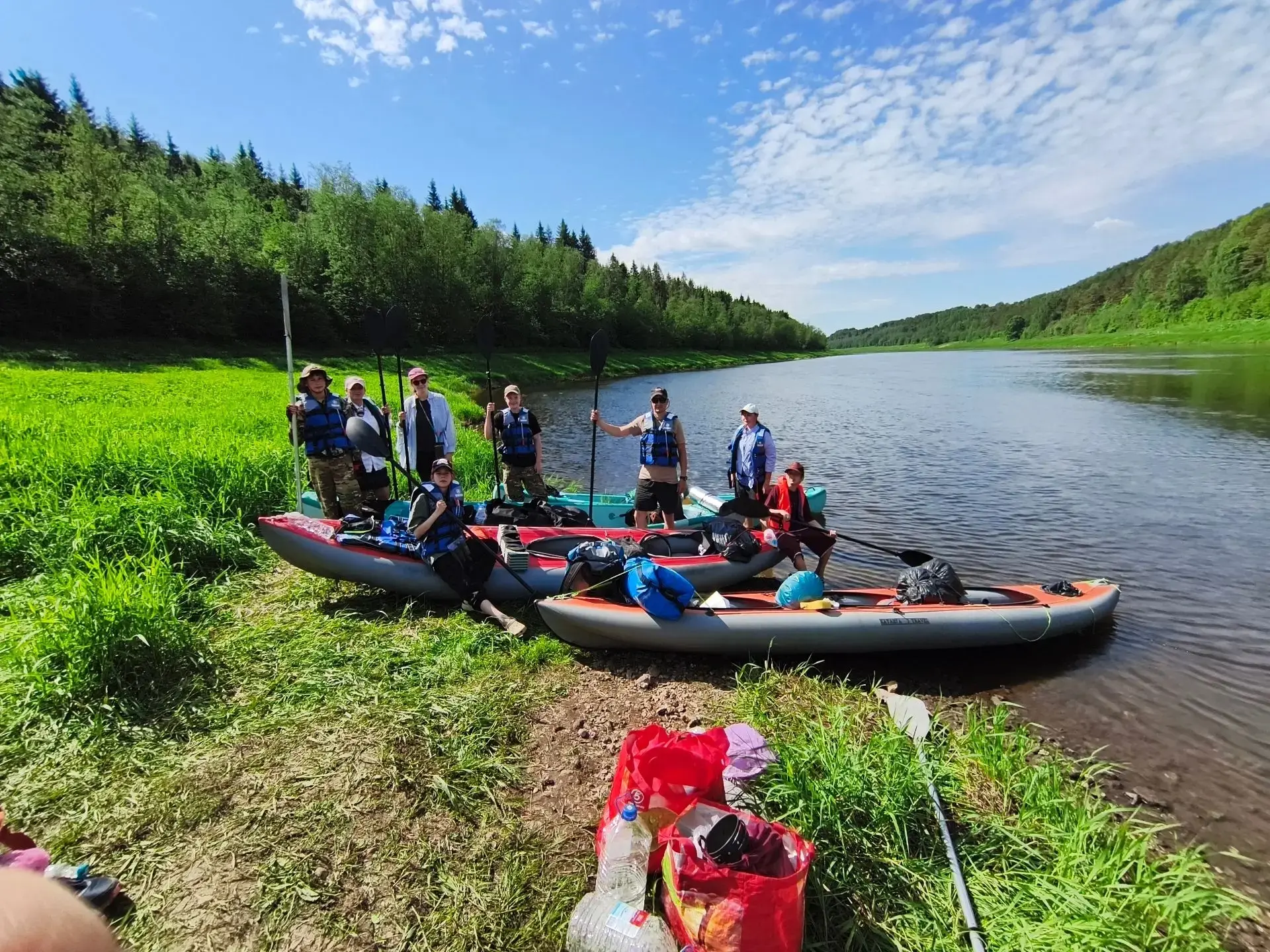 🚣‍♂️ 45 км на байдарках по Волге: как это было

В конце мая ученики 5Б, 8А, 8Б, родители и педагоги