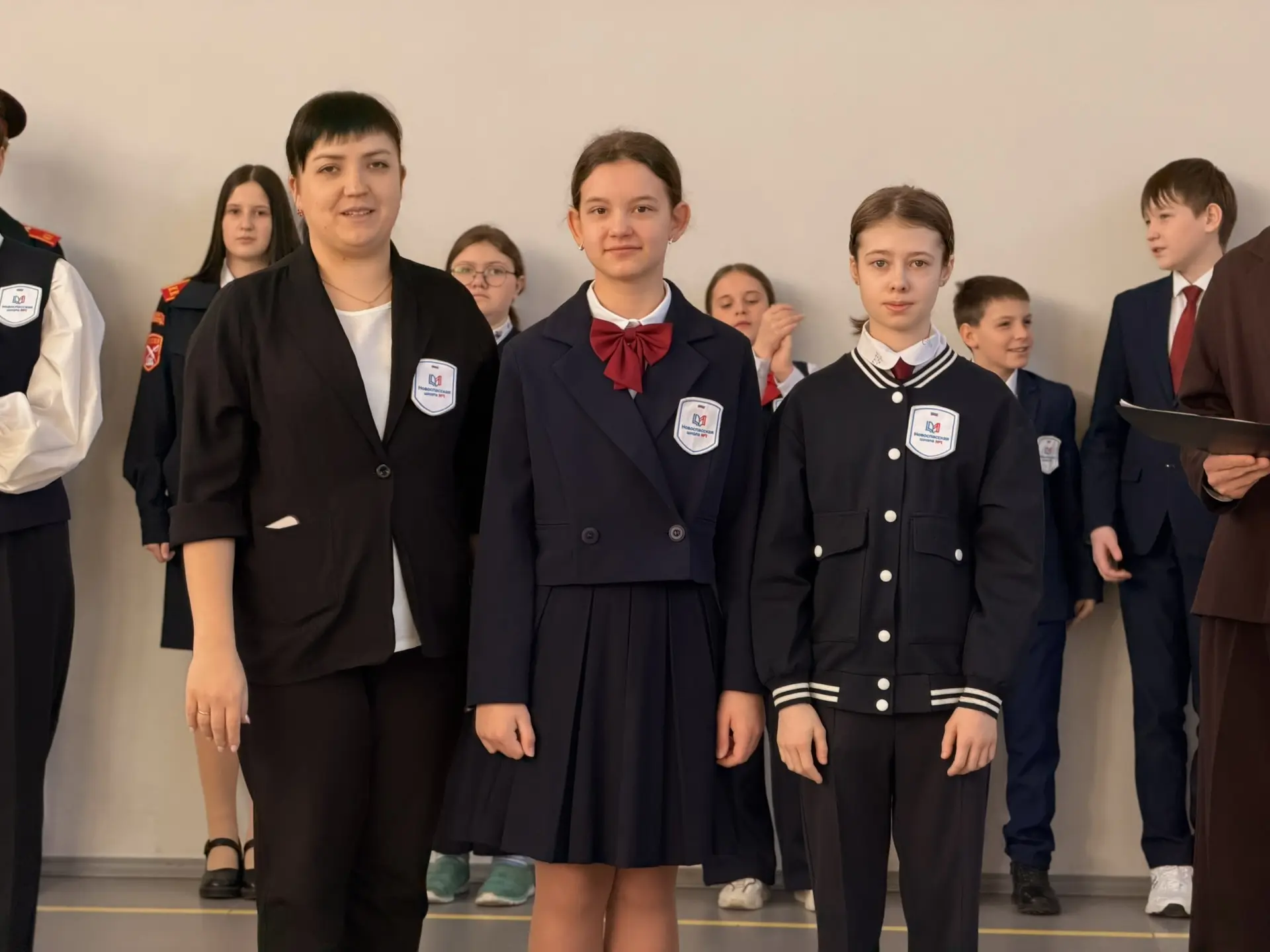 ✨Последняя неделя перед каникулами!   Сегодня в нашей школе прошла торжественная линейка, посвященна
