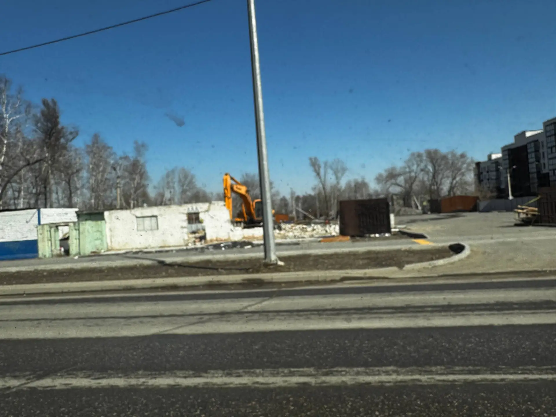 Преображение центра: демонтаж у городского парка  В Свободном продолжается планомерная работа по обн