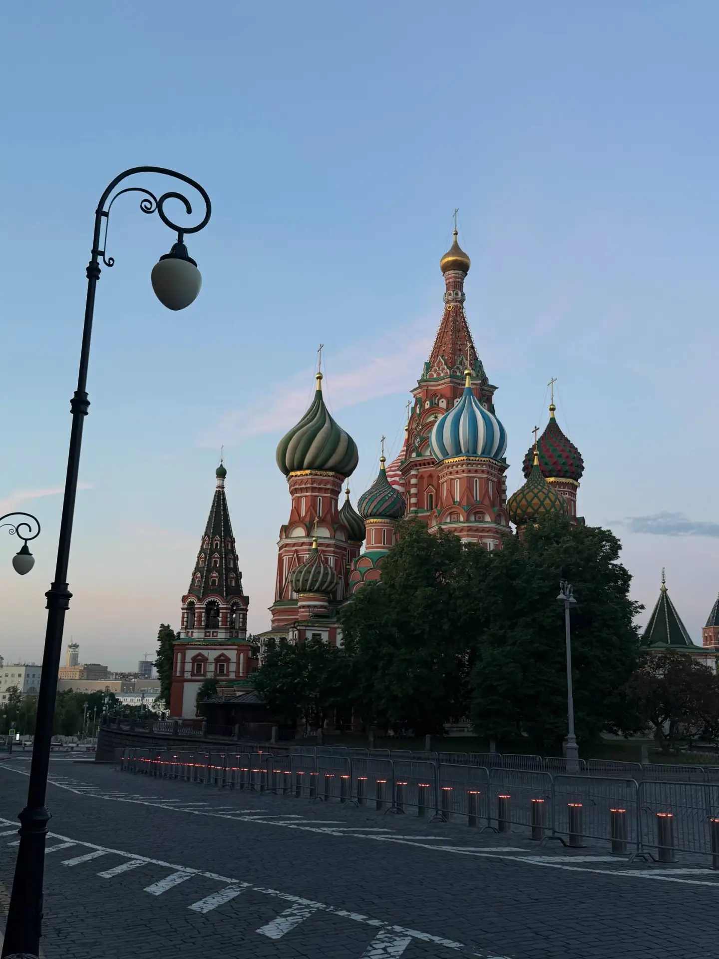 рассвет - любимое время дня 💕

крайние тысячи шагов в моей 100ке со мной уже гулял Денис, для бодро