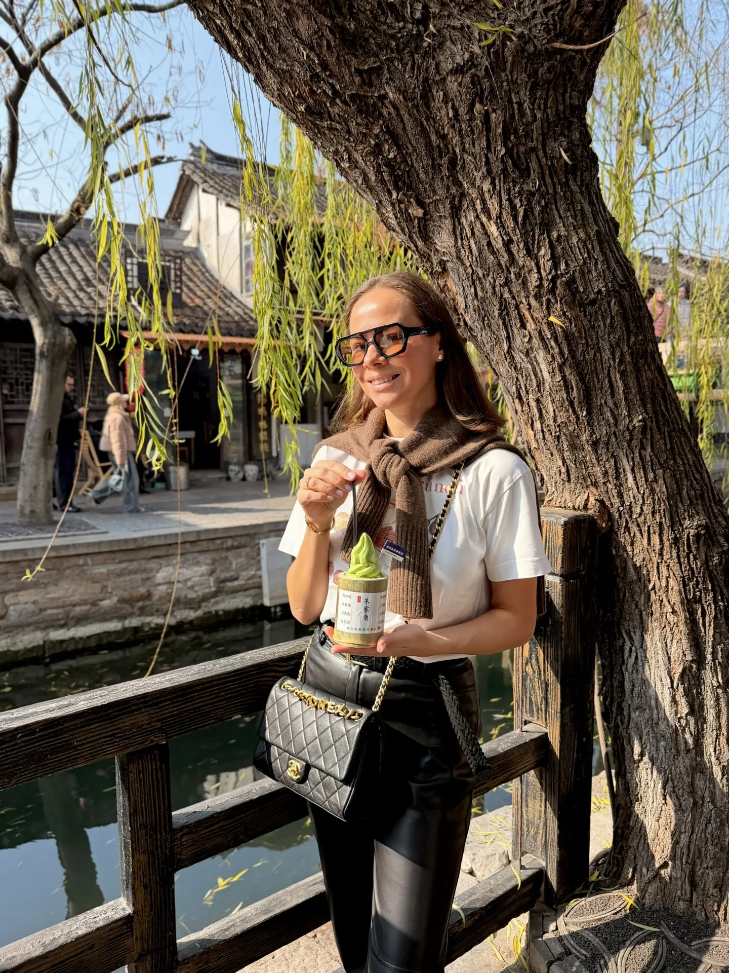 Недалеко от Шанхая есть водный городок Zhujiajiao, который называют китайской Венецией.