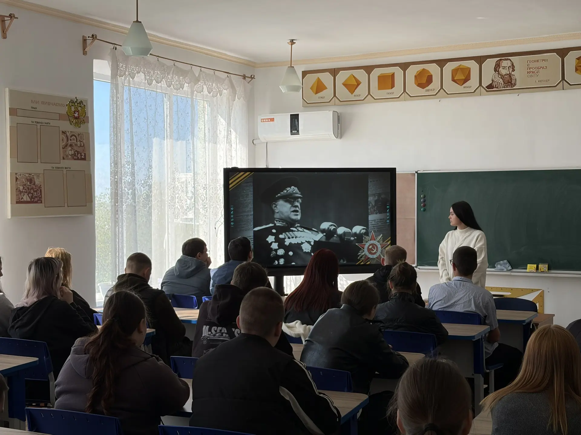 🎥Кинолекторий в ХАУ — «Великая Победа: Одна на всех!».  📌В рамках года единства народов России студе