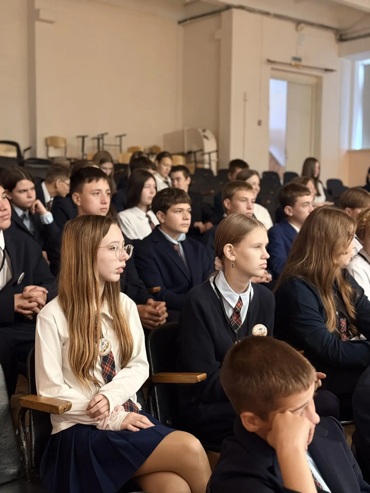 В нашем лицее не бывает скучных дней! Калейдоскоп событий, уроков, репетиций и соревнов...