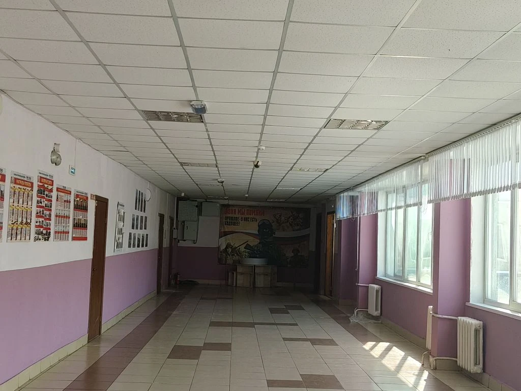 Пока дети находятся на каникулах, приводим помаленьку школу в порядок! Красим 3 этаж, меняем жалюзи,