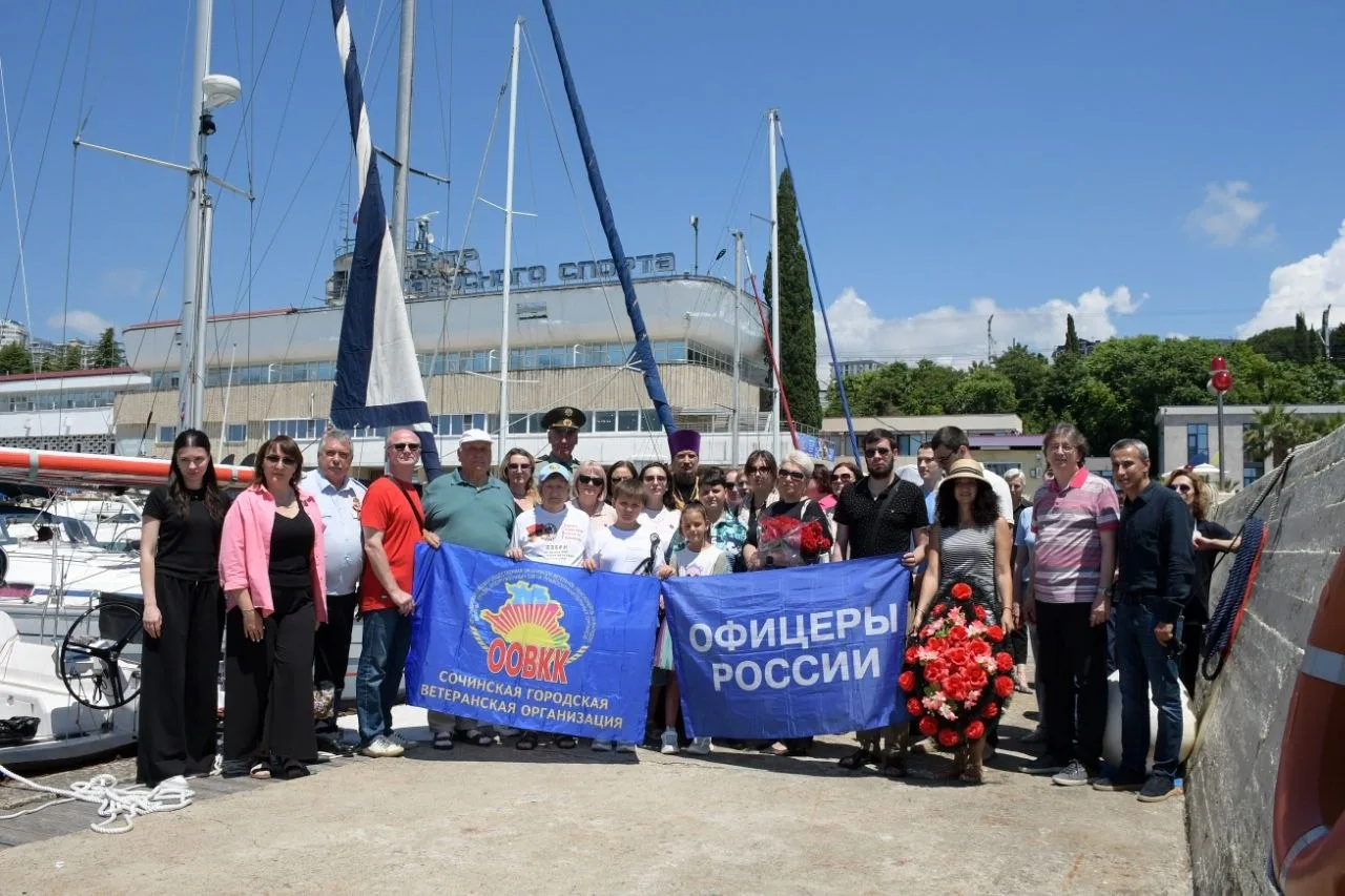 В День памяти и скорби в гавани парусного центра базы «Юг Спорт» прошло памятное мероприятие в памят