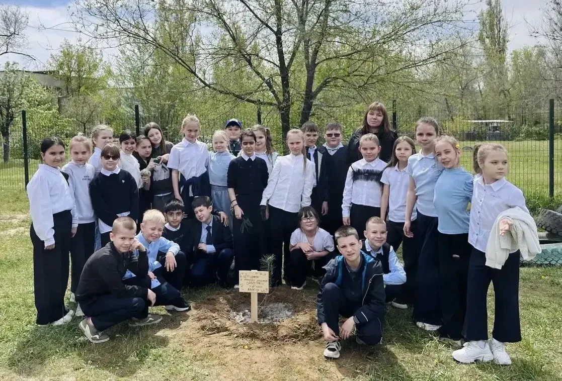 🌍🕊️ Мир, труд, май!  ☀️ В эти тёплые майские дни ученики 3А класса вместе с классным руководителем У