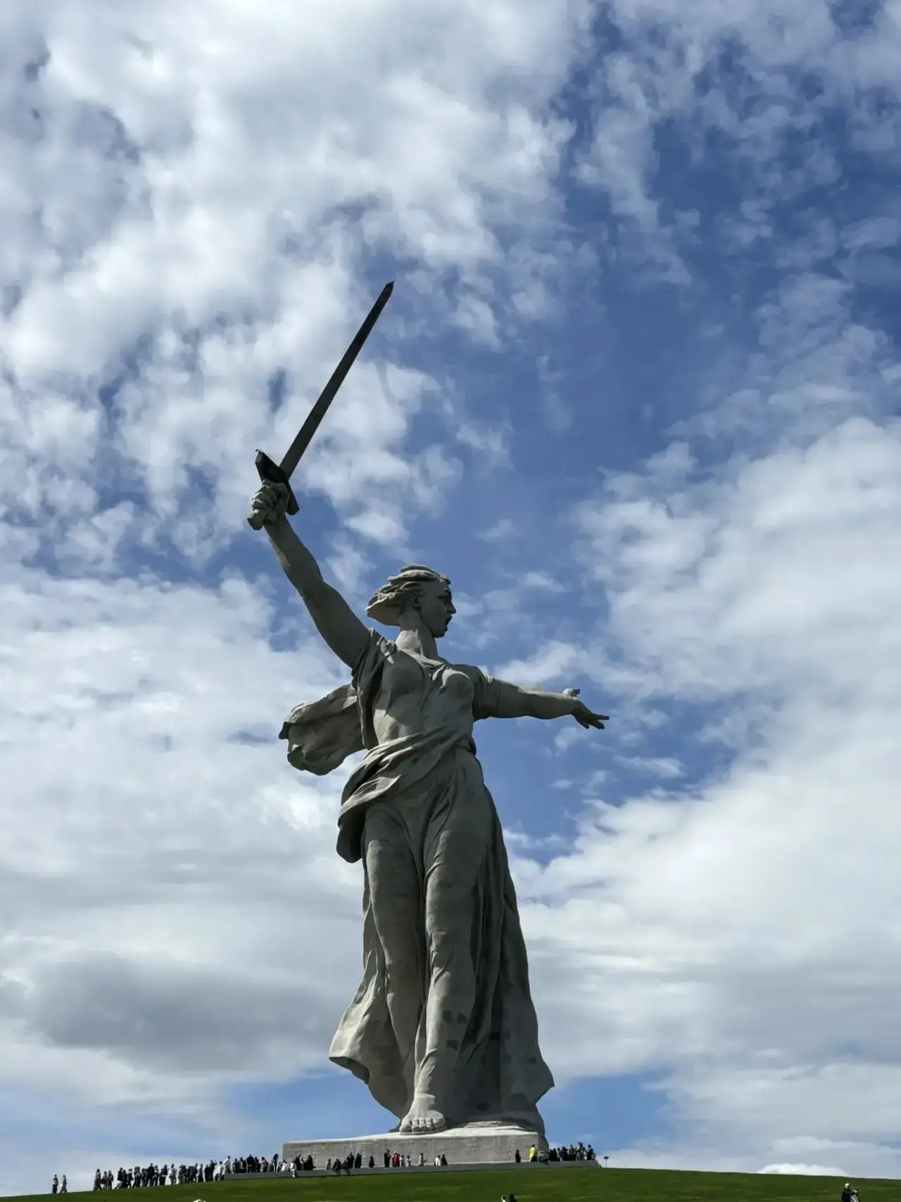 🌇В преддверии 81 годовщины Победы в Великой Отечественной войне, обучающиеся 3а и 5.2 п классов вмес