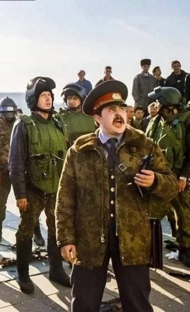 — Я приехал утром. В 7-м часу раздался первый выстрел БМП, после этого ворвались солдат...
