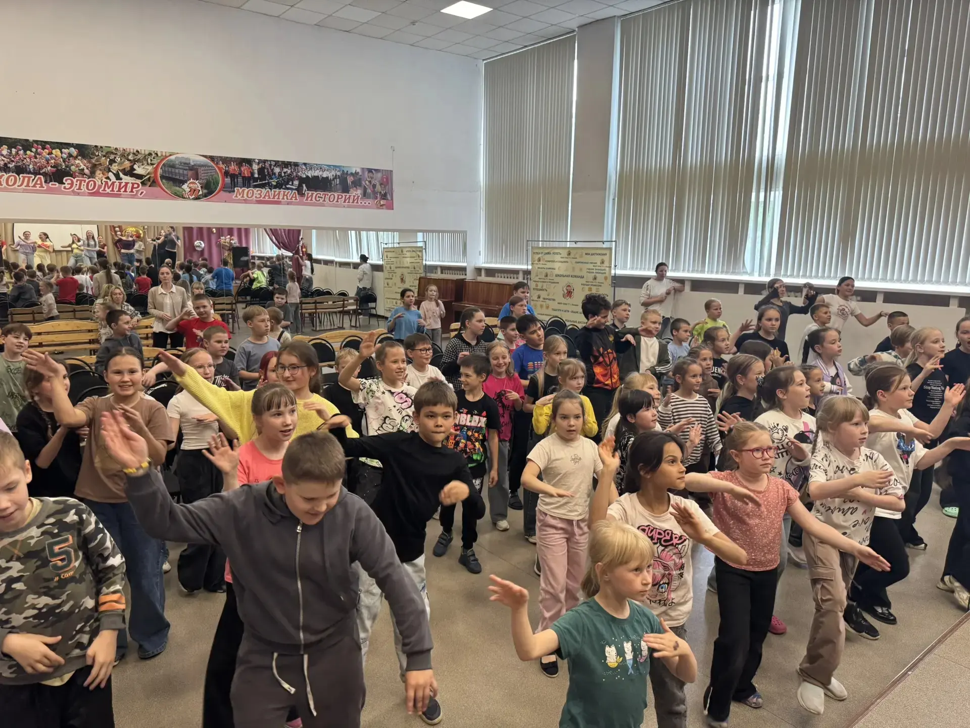 🚨 ВНИМАНИЕ, ШКОЛА 77! МЫ ТЕРЯЕМ ЦВЕТА! 🚨