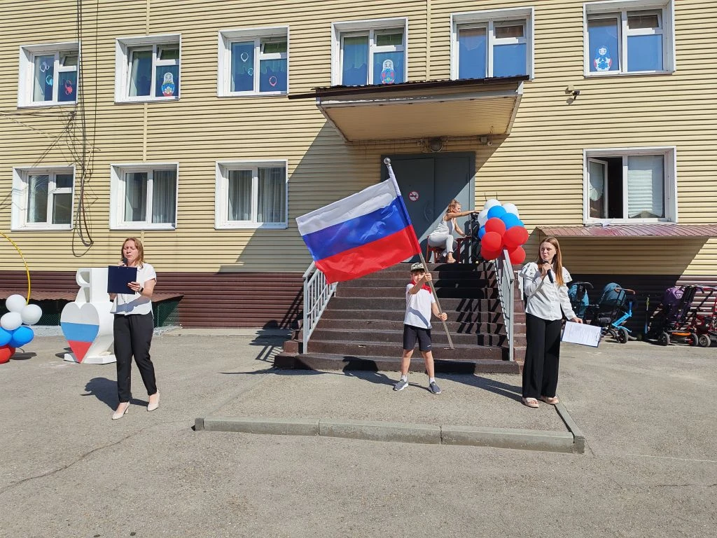 Традиционный праздничный парад в честь Дня России.

Мы гордимся своей Родиной, её просторными полями