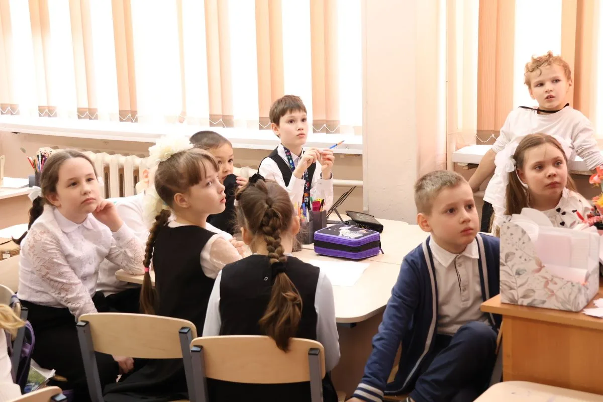 🎉 Страница «Азбуки» перевернута! В наших первых классах прошли трогательные праздники «Прощание с Аз
