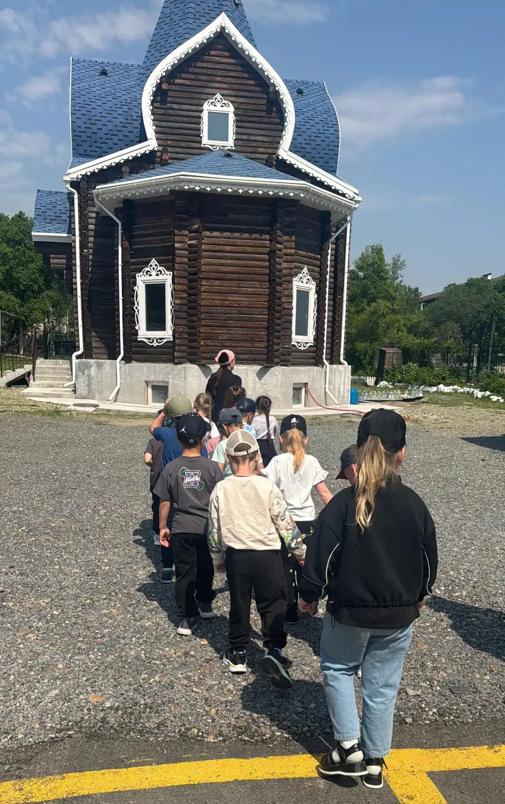 Сегодня мы с воспитанниками старшей и средней групп, воспитателями и родителями в рамка...