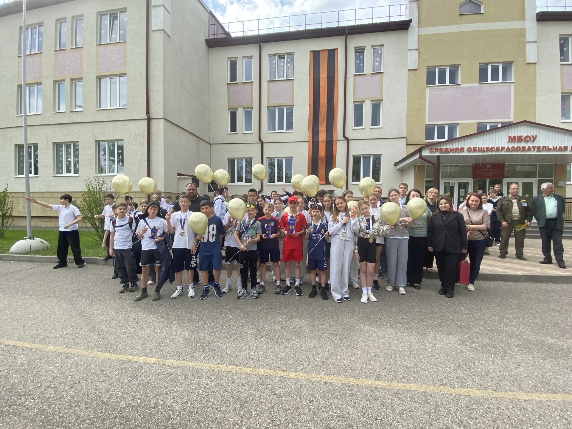 Встретили наших ПОБЕДИТЕЛЕЙ !!! Ура! Ура! Ура!🎉 🎉🎉💪🏼💪🏼💪🏼🥇🥇🥇🥇🥇🥇🥇🥇🥇🥇🥇🥇🥇🥇🥇🥇🥇🥇