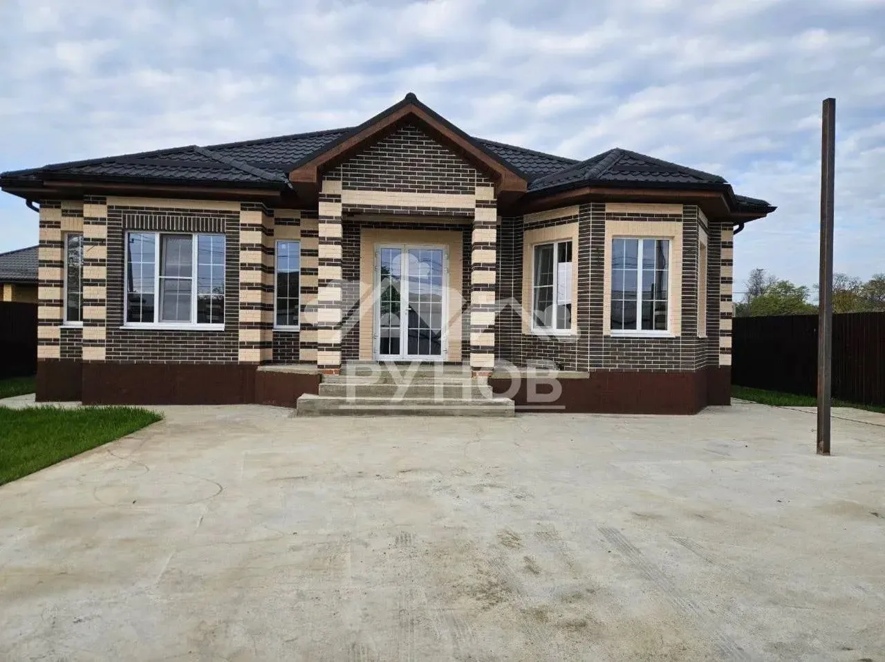✔️г. Краснодар, Ейское шоссе
🏠 Дом 152 м2 (3 спальни, кухня-гостиная, 2 санузла, котельная, гардеро