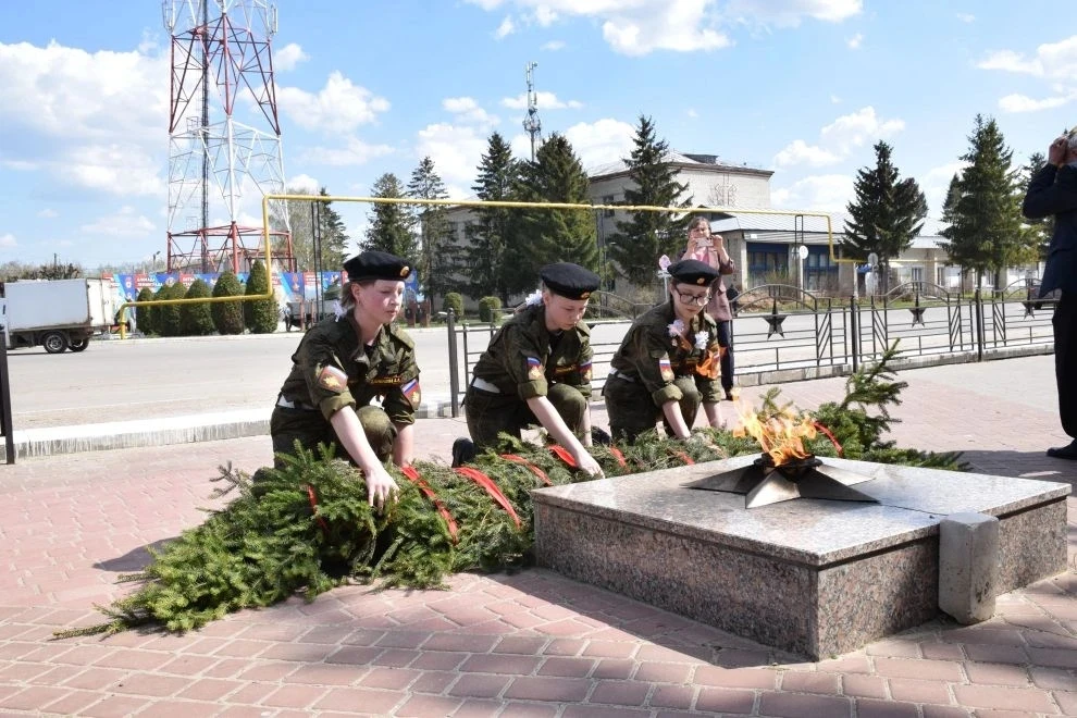 ⚡В Красночетайском округе состоялось торжественное возложение цветов к памятникам героя...