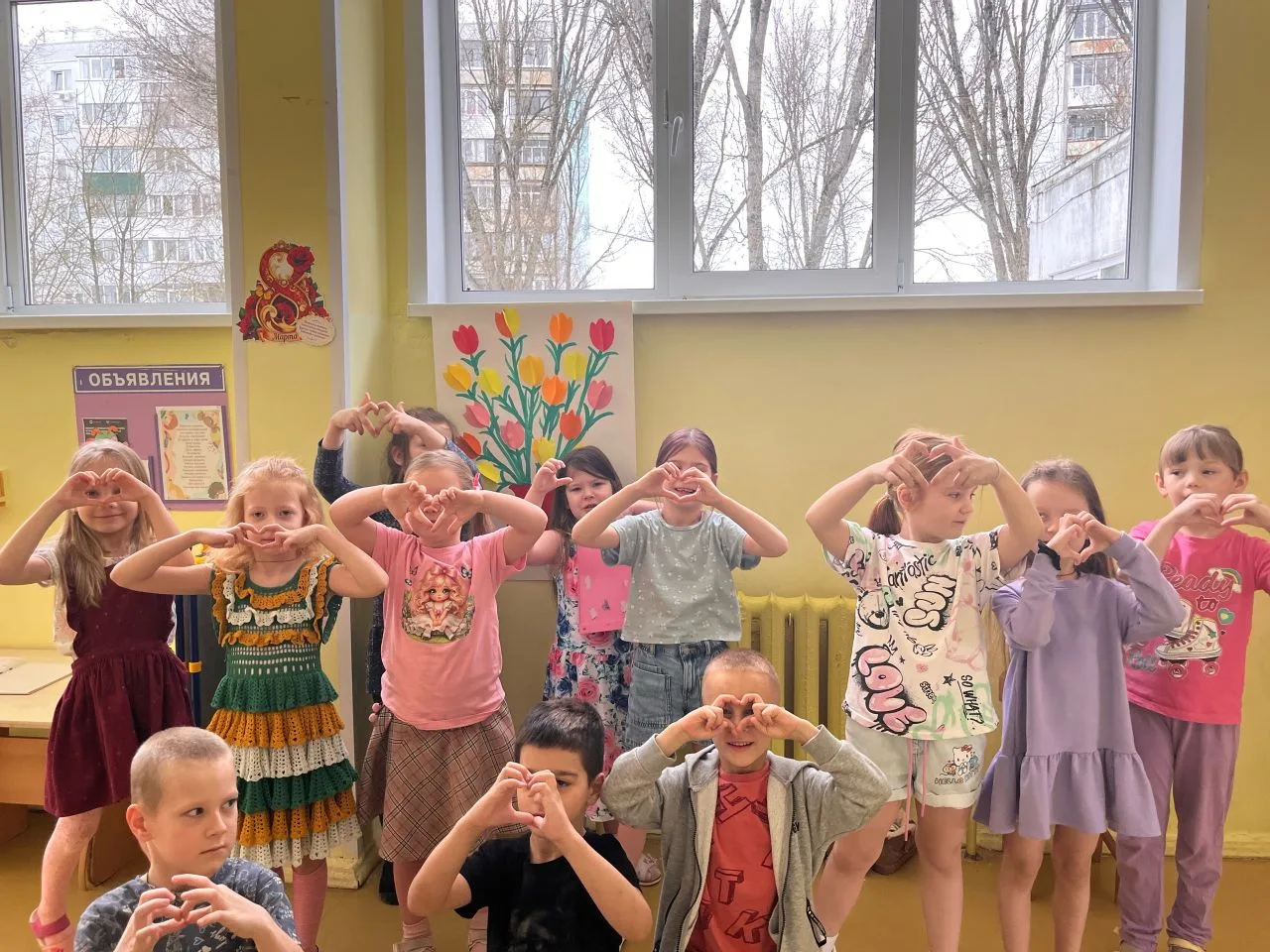 Сегодня день весенний,