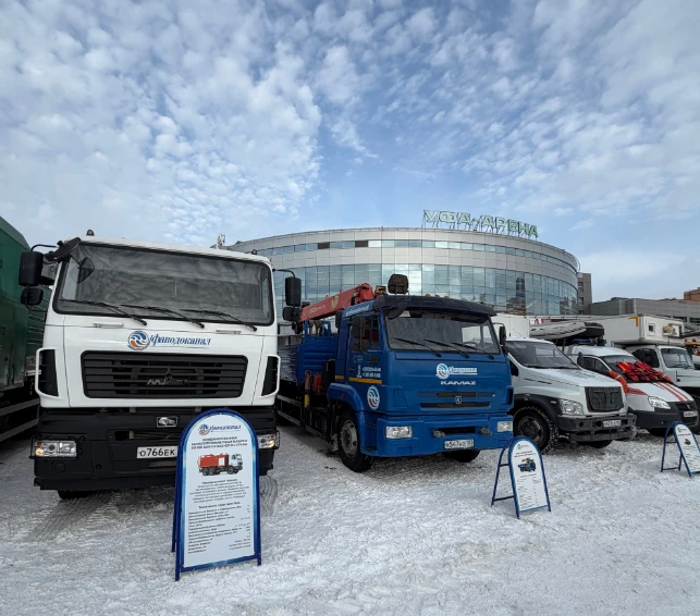 Силы и средства ГУП РБ «Уфаводоканал» в готовности к применению по предназначению. На площади перед 