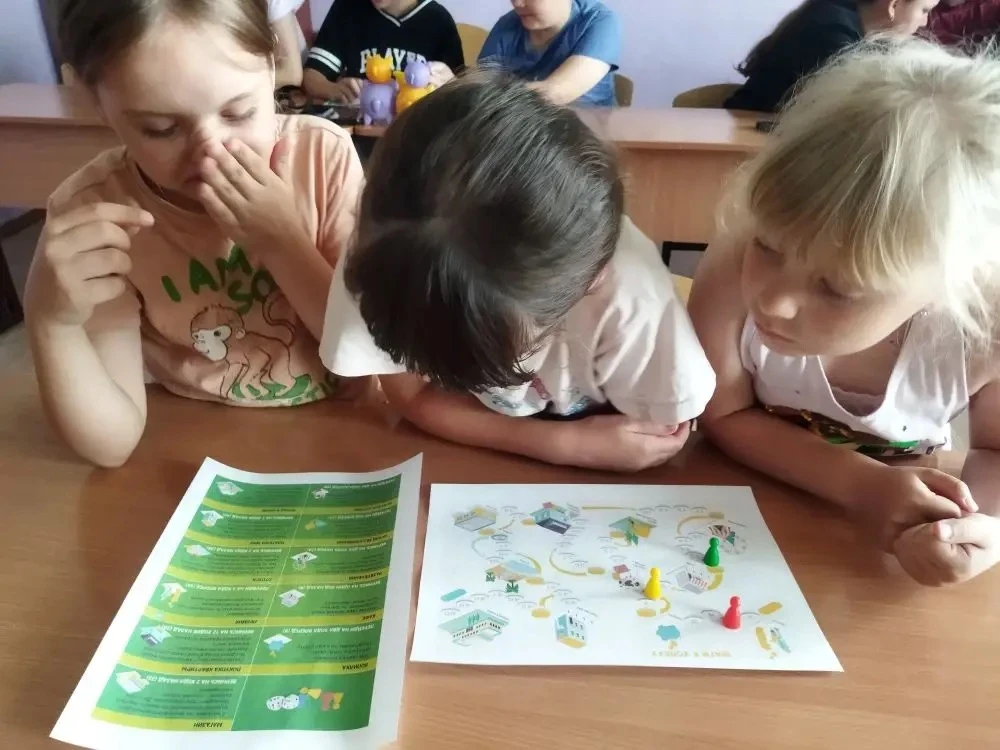 😊 Восьмой день в лагере «Дружба»: день улыбок и финансовой грамотности
Сегодня в нашем лагере царил