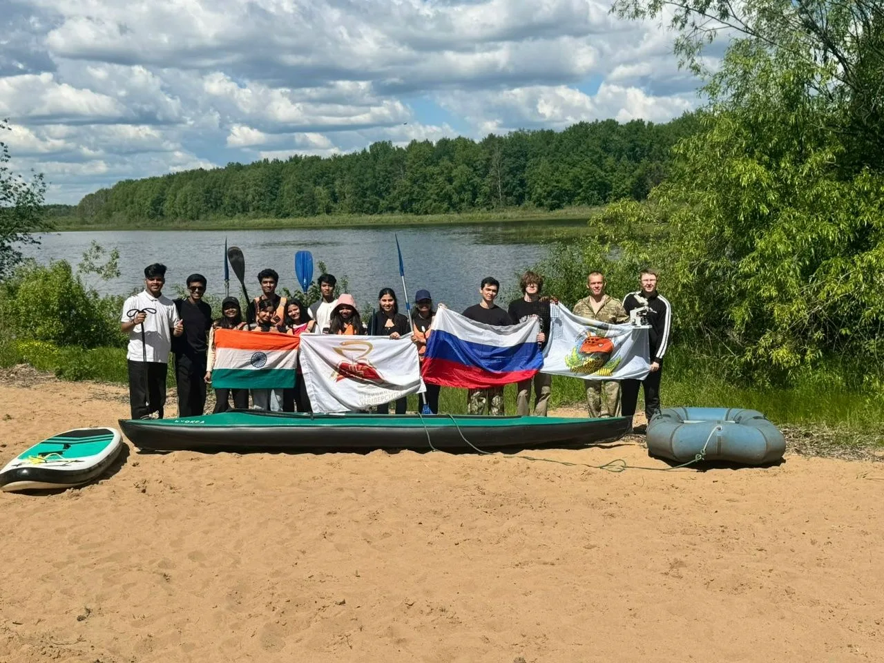Строгая наука и походная романтика: как прошла экспедиция на озеро Келейное
Студенты нашего универси