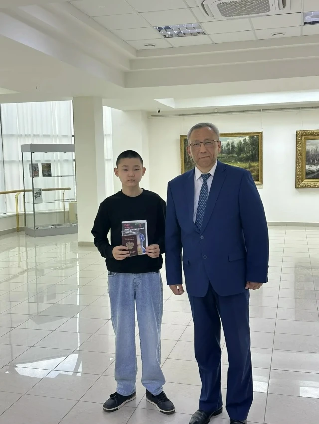 Юные жители Элисты и Малодербетовского района получили паспорта граждан России  В торжественной цере