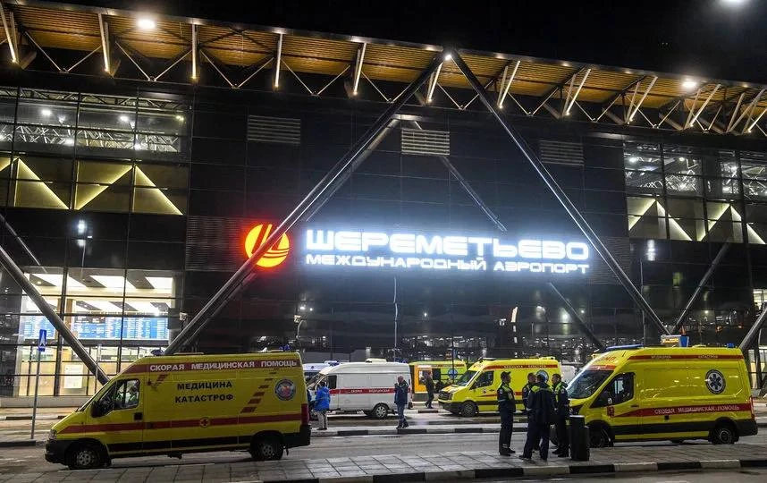 🤯 В Шереметьево женщина задушила новорождённого в туалете, а затем скончалась от крово...