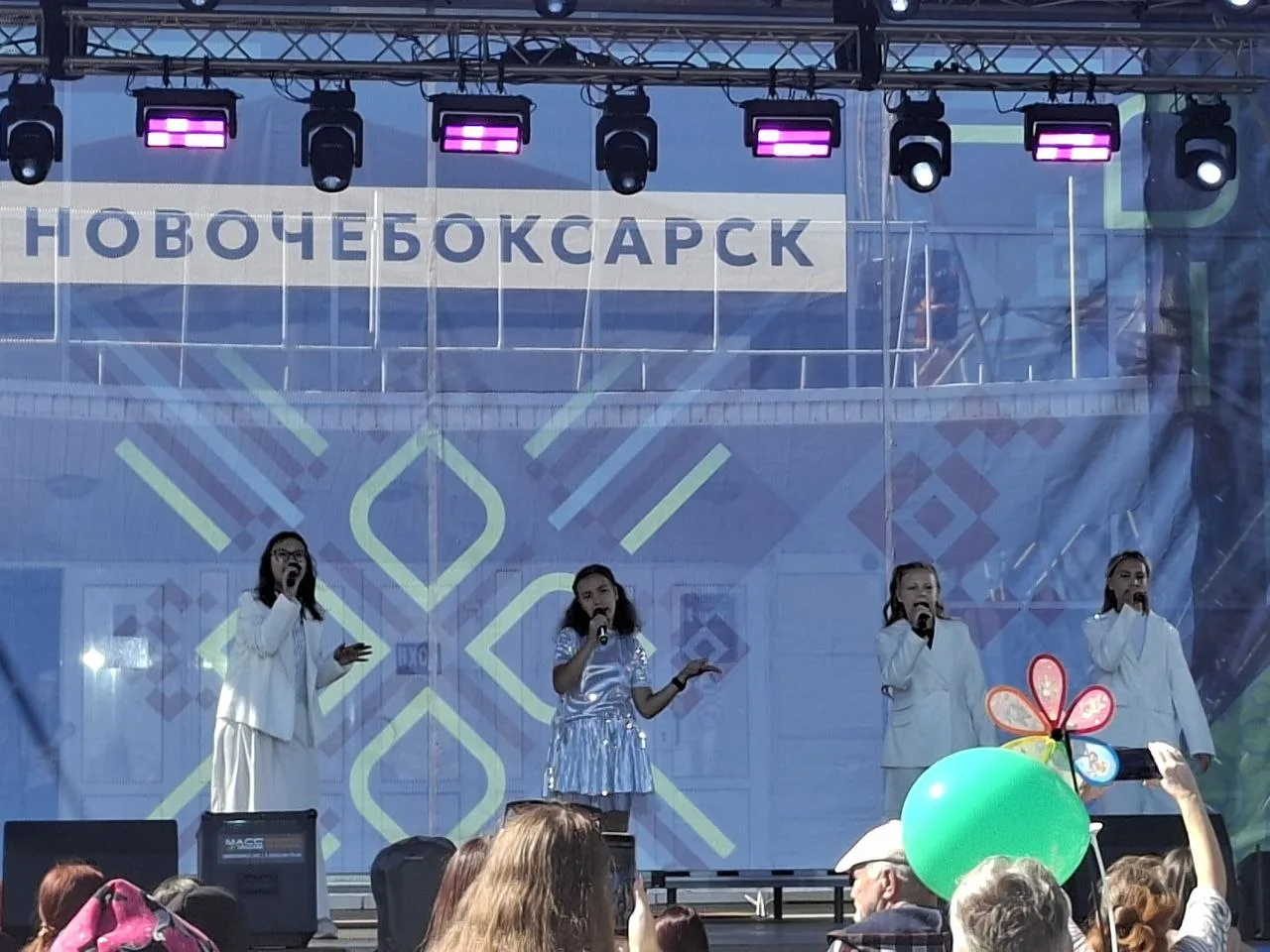 В самом разгаре праздник от медиаплатформы “Про Город”. У нас все больше гостей, которы...