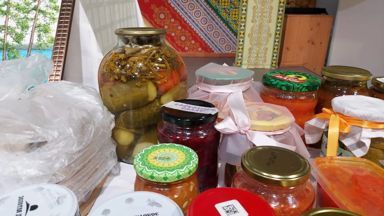 🎭Саха театрын коллектива анал байыаннай дьайыы кыттыылаахтарын өйүүр аһымал аукционҥа ...