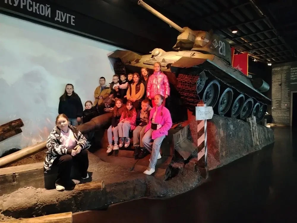 🏛 Ученики 4-х классов отправились в увлекательное путешествие по парку «Патриот», чтобы познакомитьс