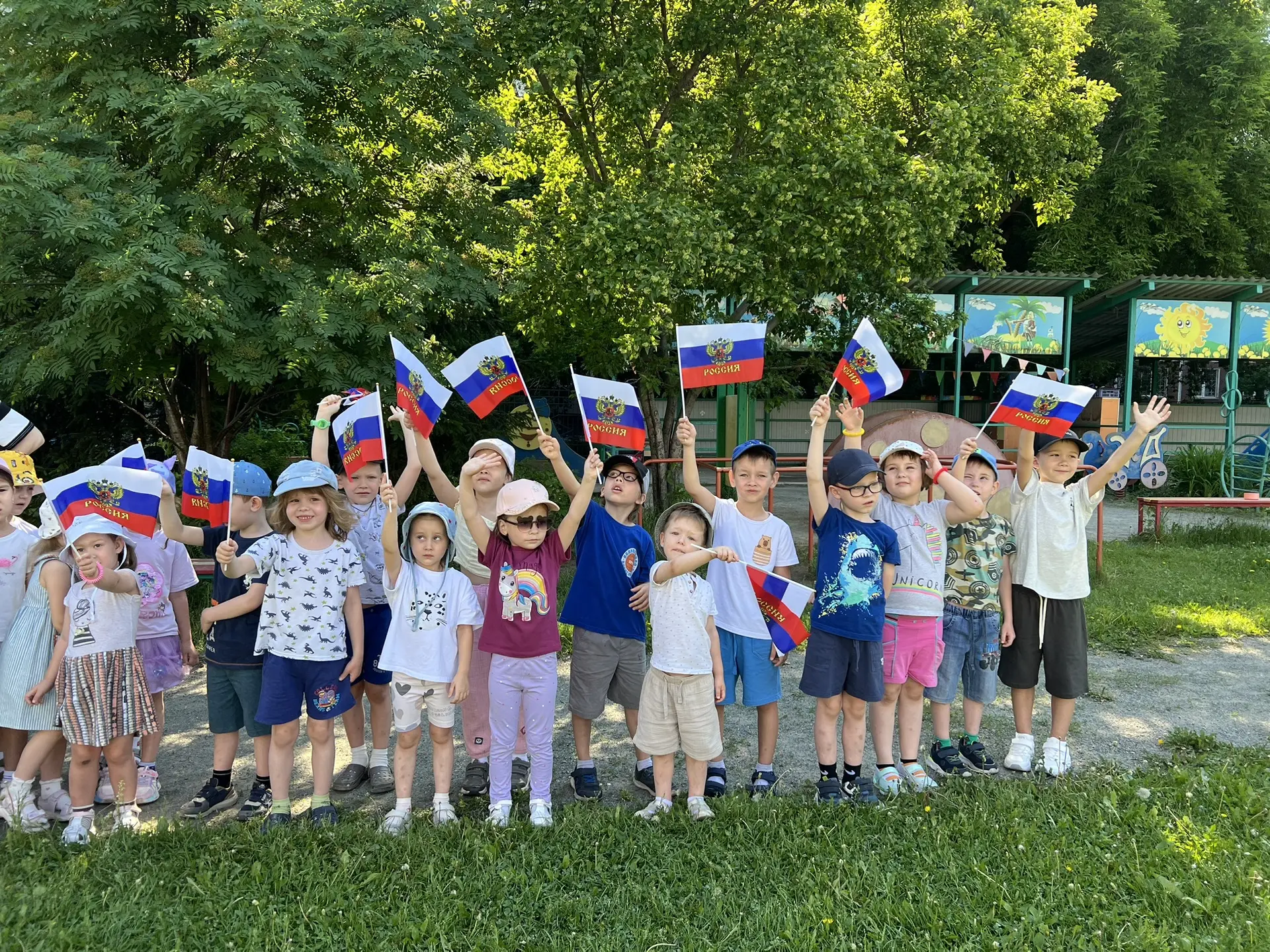 🇷🇺 С Днём России! Как мы отметили главный праздник страны в детском саду? 🇷🇺

В преддверии Дня Р