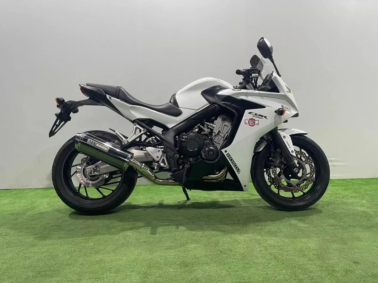 HONDA CBR650F в наличии во Владивостоке  Характеристики:  - 2015 год - объем 650 см3 - Аукцион AUCNE