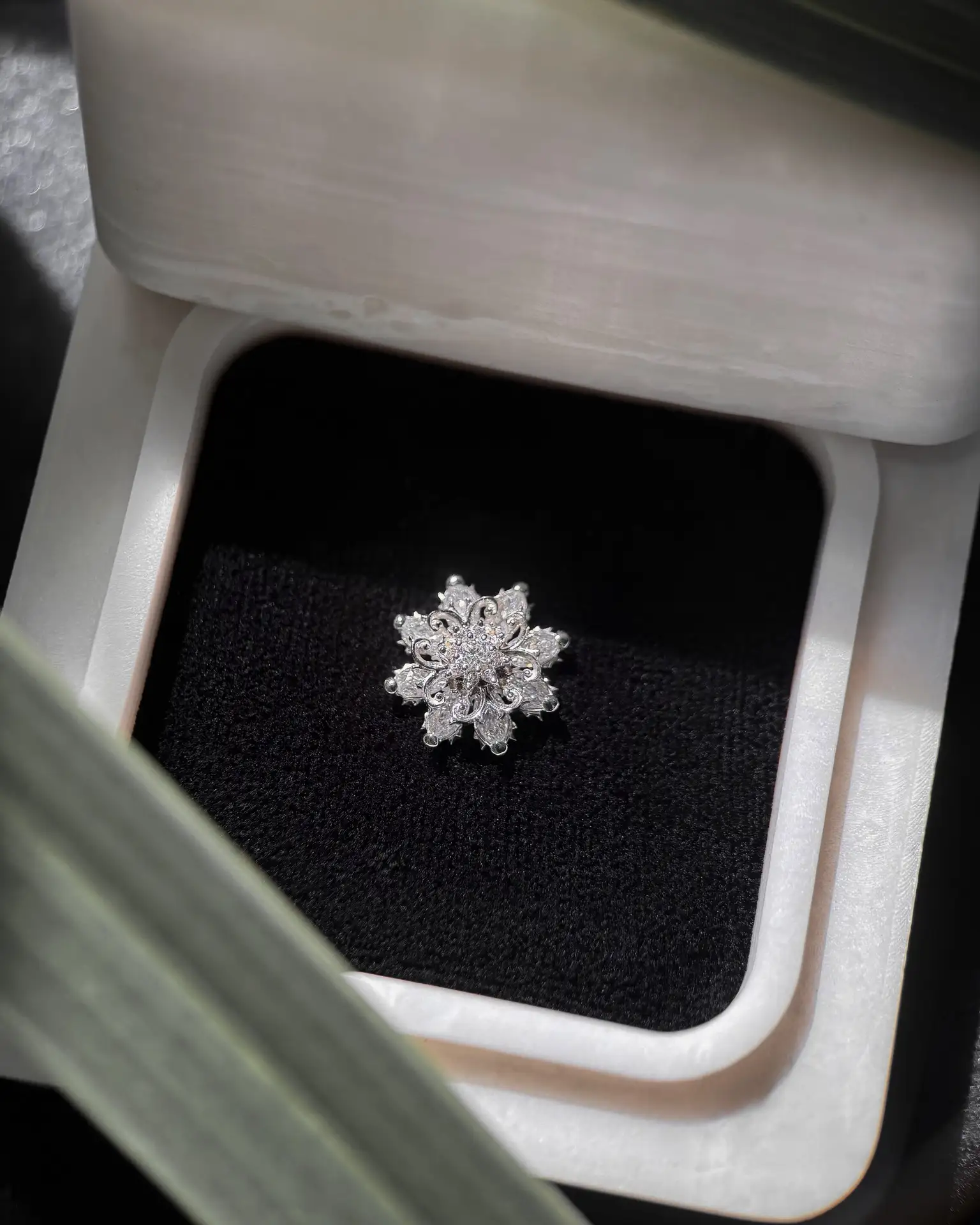 «Flores Jewel» — эстетика, в которой каждая деталь безупречна 🖤