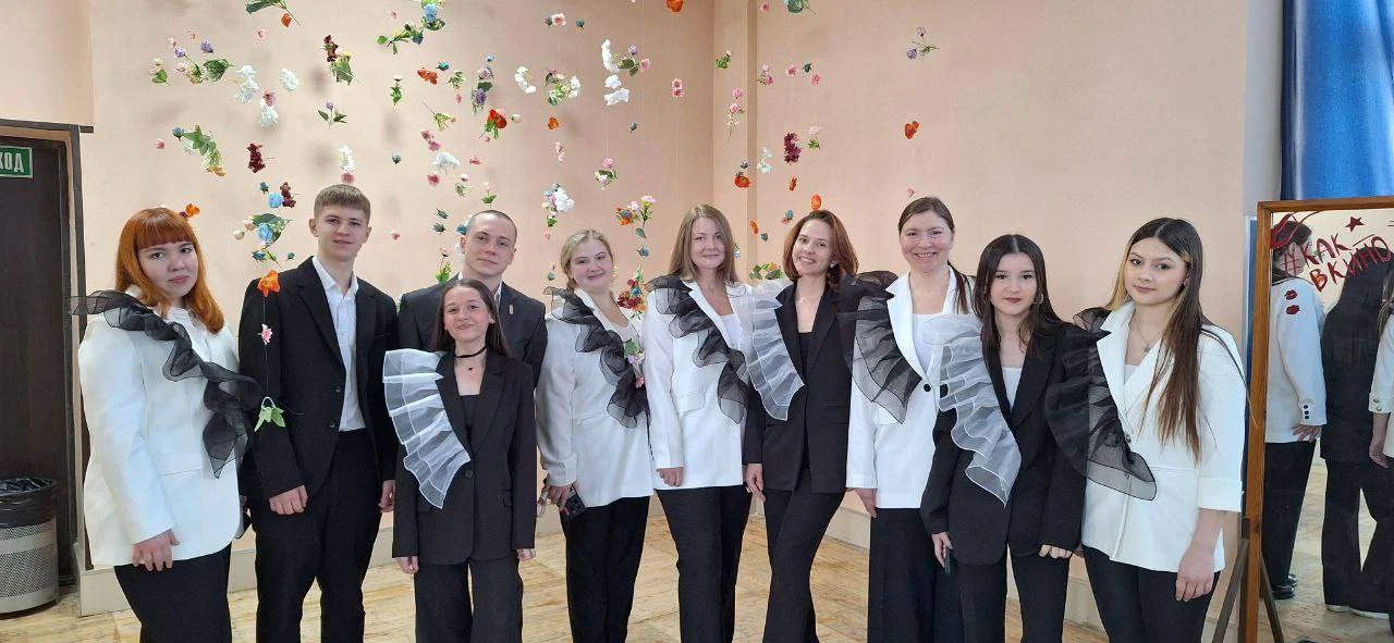 🫶Творческий коллектив СОМК "Надежда" снова на высоте!  🎤⭐️ В Окружном доме офицеров прошёл районный 